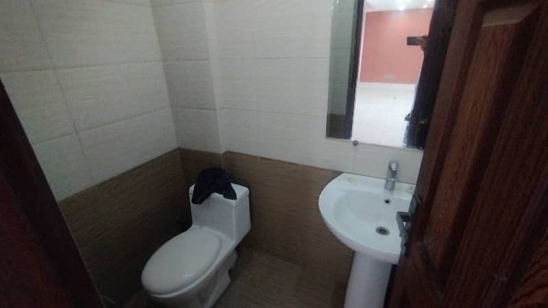 5 MARLA BASEMENT AVAILABLE FOR RENT ON PRIME LOCATION IN SECTOR D BAHRIA TOWN LAHORE 4