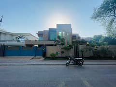 2 Kanal Facing Park Facing Canal Fully Furnished Triple Floor House with swimming pool, Mini Theater and Basement at the prime location of main Canal Road Babar Block, Bahria Town Lahore 0