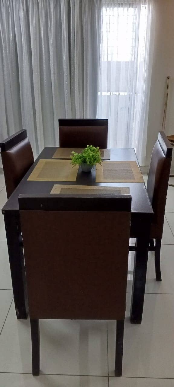 Wooden dinning table 0