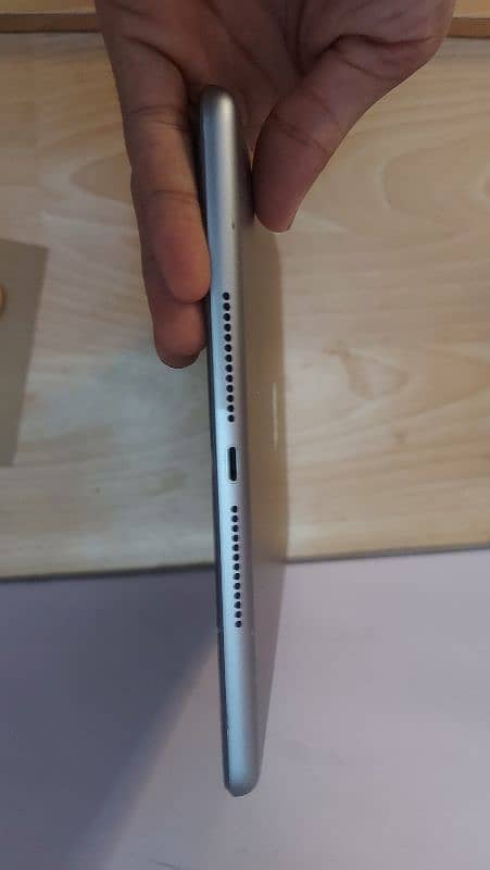 iPad 6th gen 32 GB 1