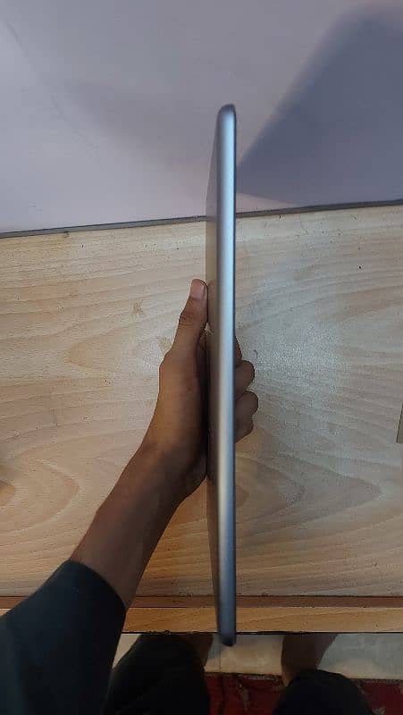 iPad 6th gen 32 GB 2