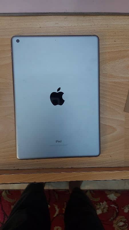 iPad 6th gen 32 GB 3