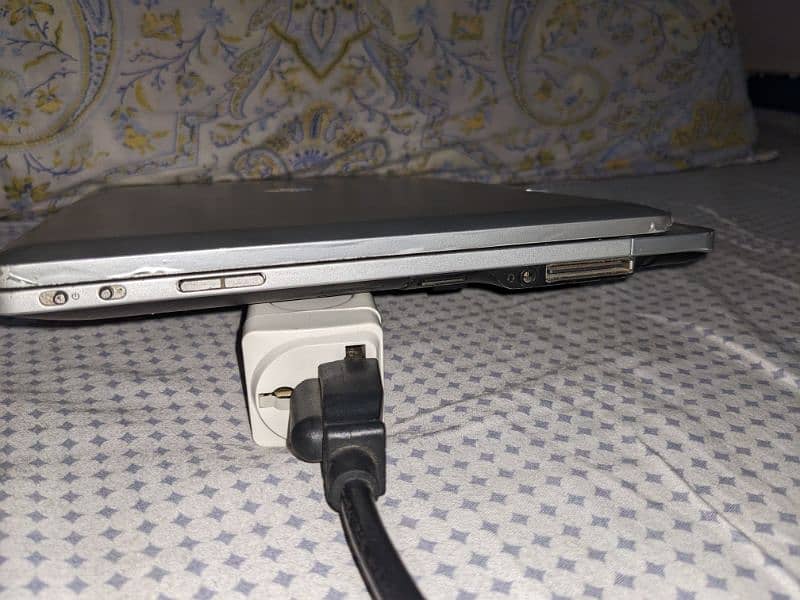 HP EliteBook Revolve 810 G3 Touchscreen (Core i5-5 Gen 2.30Ghz) 6