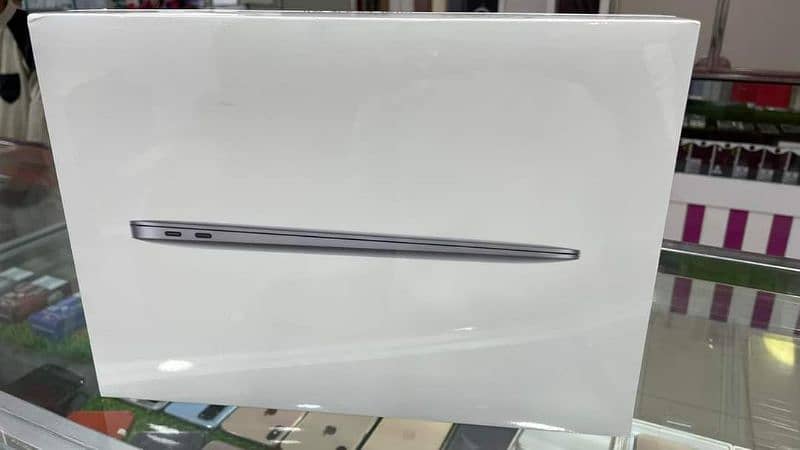 MacBook / MacBook Air M1 / MGN63LL/A  Air M1 / 8/256GB 0