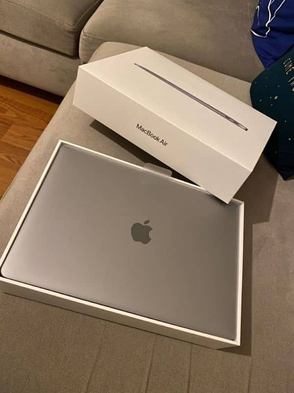 MacBook / MacBook Air M1 / MGN63LL/A  Air M1 / 8/256GB 4