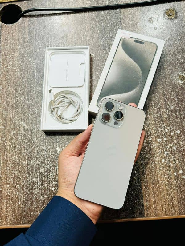 iphone 15 Pro Max Natural Just box Open 8