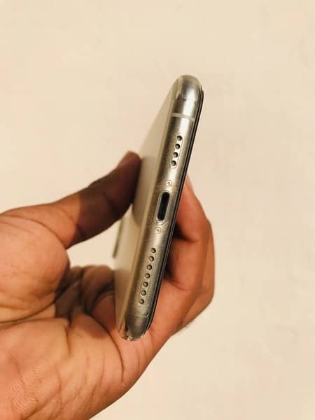 Iphone 11 Pro Max NoN-PTA (256GB - White) 10/10 6