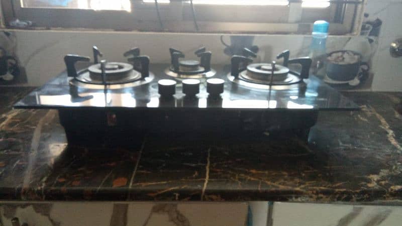 kitchen hob in black tempered glass 1