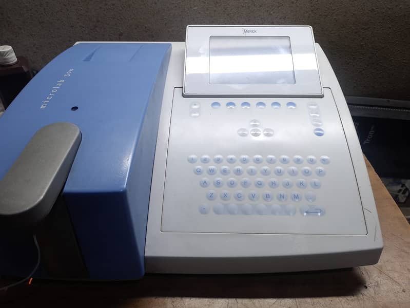 Microlab 300 semi chemistry analyzer 1