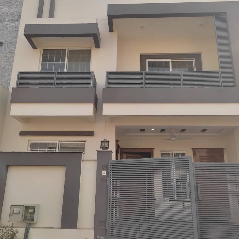 Double Storey House For Sale Size 25*40 1