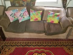 Old Sofa for sale in Gulshan Iqbal 13 D 3 karachi