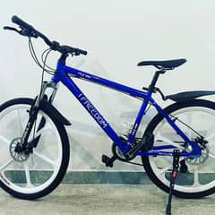 Fully aluminum bicycle with alloys wheels