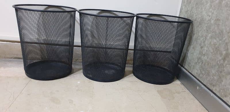 3 matel baskets good condition 0