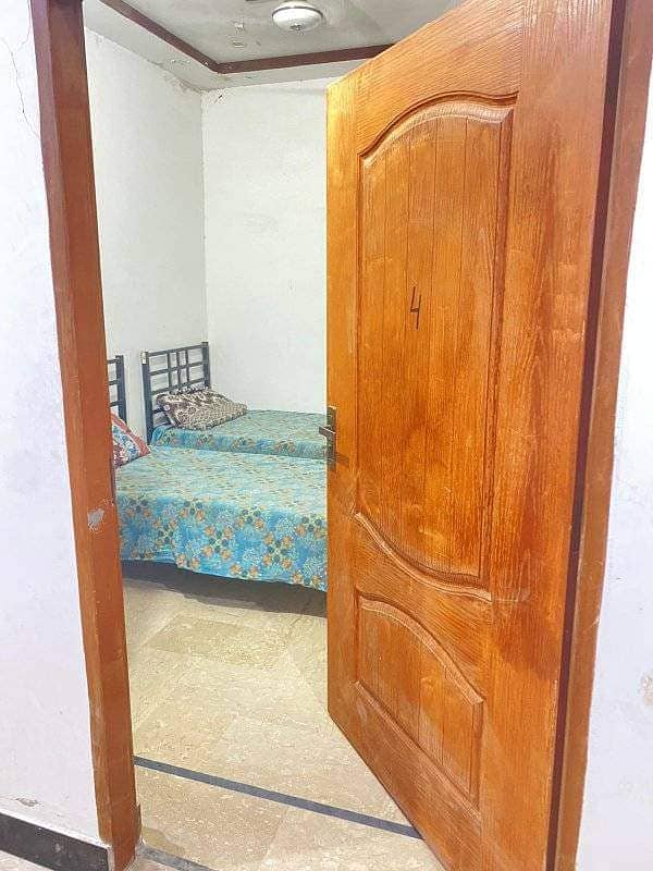 Running hostel building for rent setup for sale in Airlines society near Ucp university hostels area profitable building 1