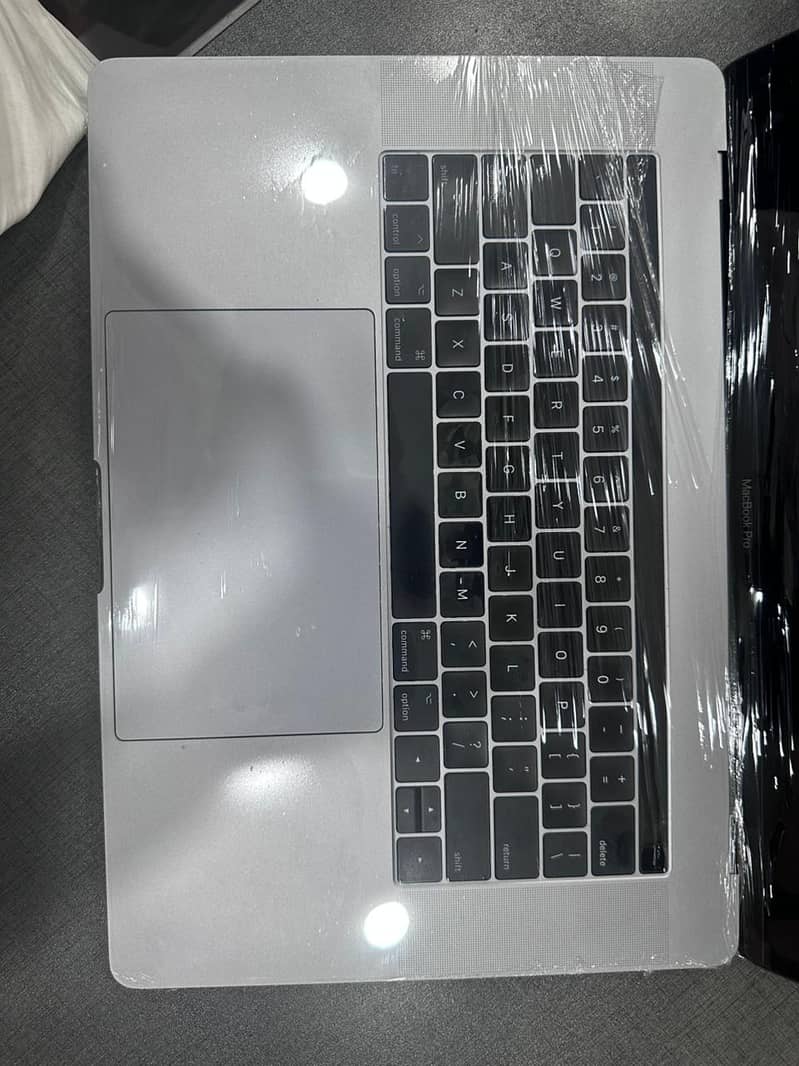 Apple MacBook pro 2016 (A1707) 15.4 inch Retina Dispaly Intel Core i7 2