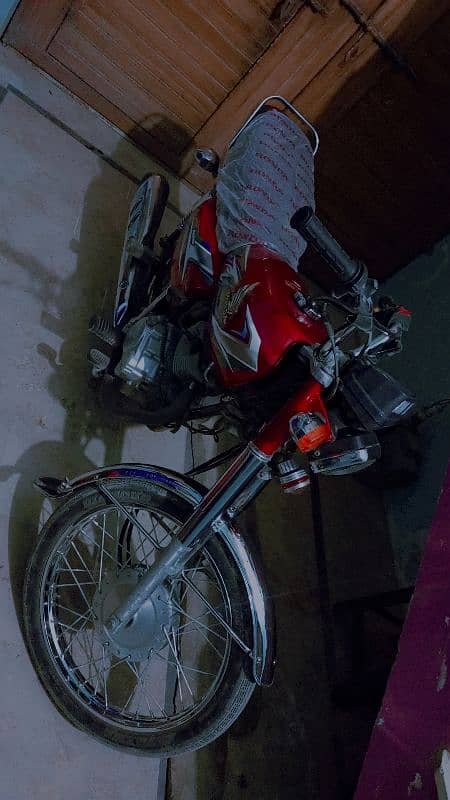 Honda 125 red 3