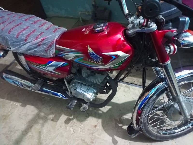 Honda 125 red 4