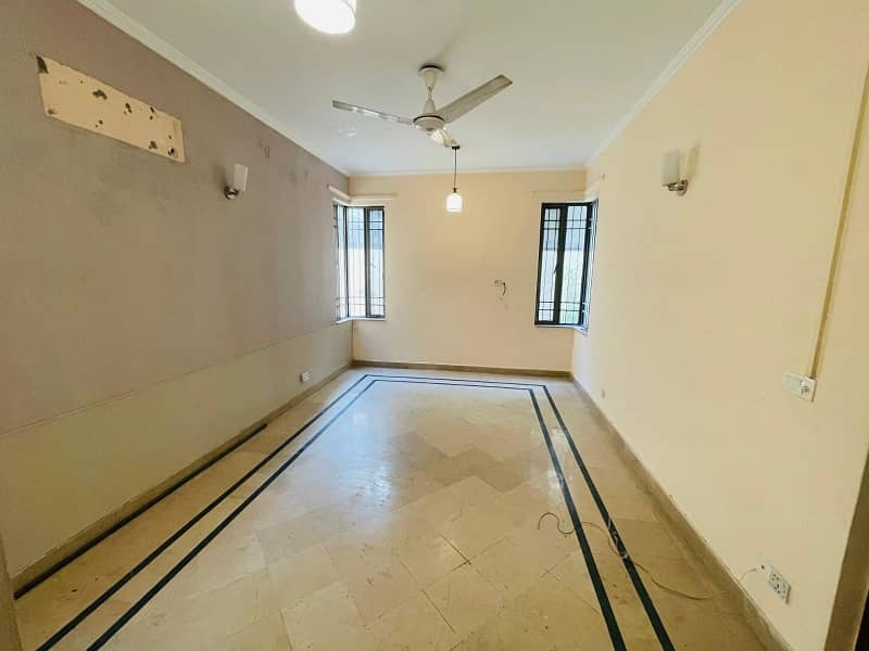 10 marla 4bed house available for rent in dha phase 1 8