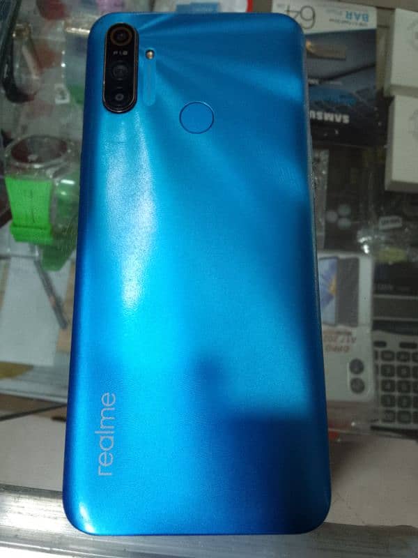 realme c3.3gb. 32gb 0