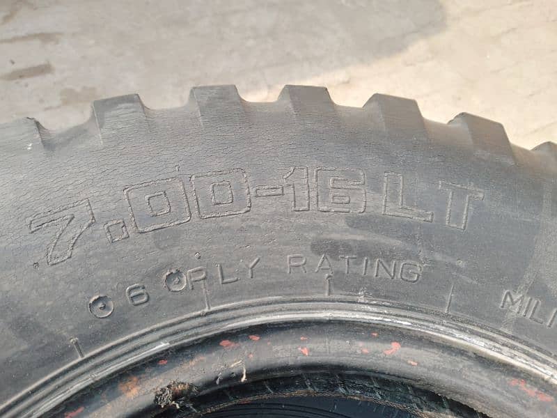 Jeep Gernal tyres  size 700/16 4