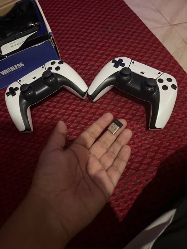 2.4G Wireless game for sale with 2 controller 3