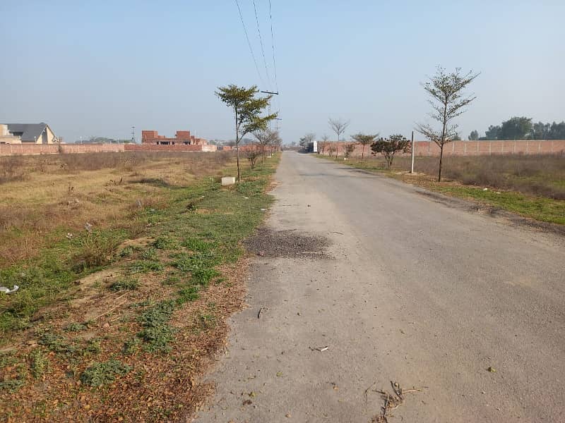 DHA PHASE 9TOWN A 7MRLA PLOT FOR SALE IN GOOD PRICE PLOT NO1682 CORNER 0