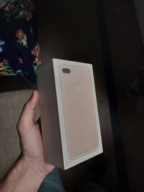 iphone 7 plus 32GB approved with box 9