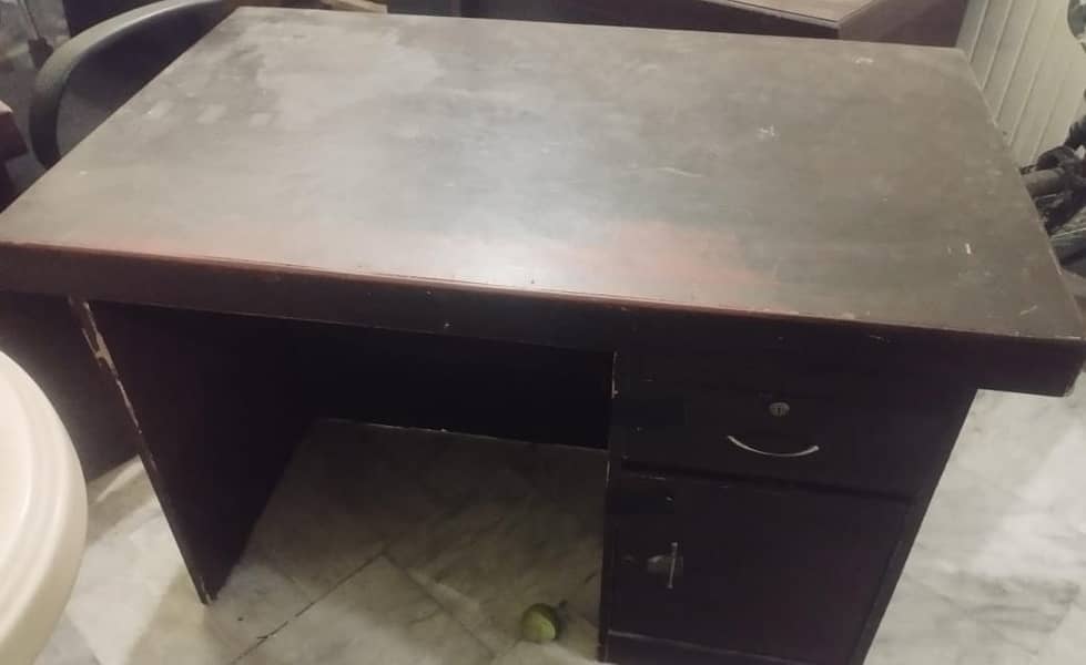 Office table and chair 0