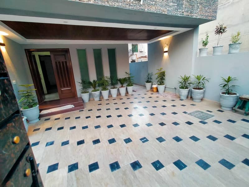 10 Marla Beautiful House 4 Beds In Shaheen Block Urgent Sale 1