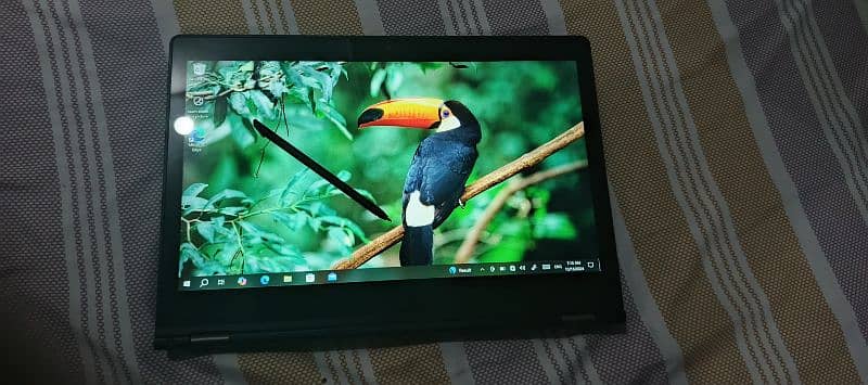 Lenovo Yoga touchscreen laptop i7 1