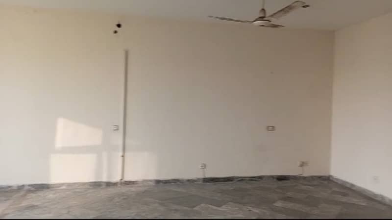 4 Marla 2nd Floor Office For Rent In DHA Phase 1,Block K, Lahore. 10