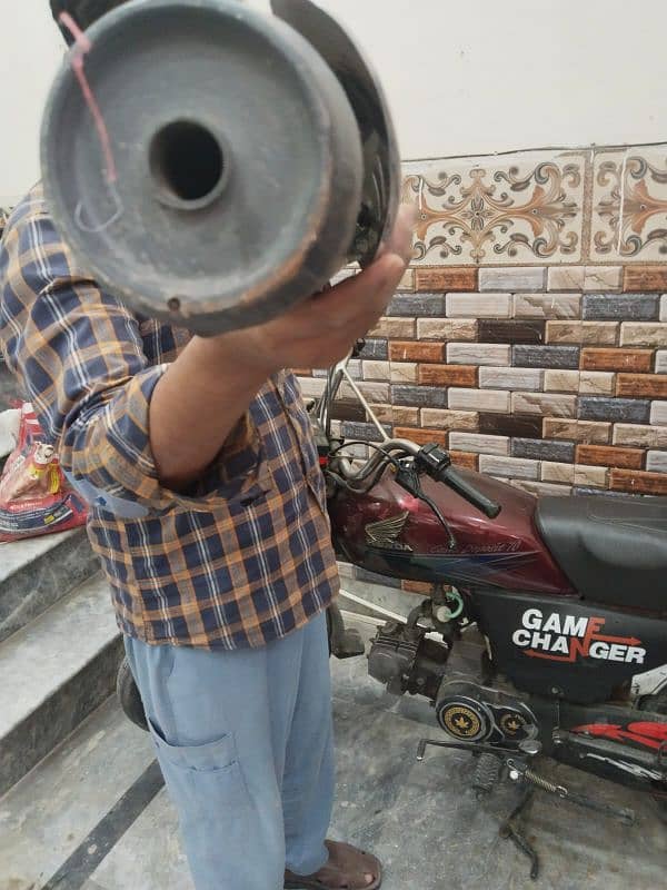 Honda 125 silencer for sale in good condition. 3