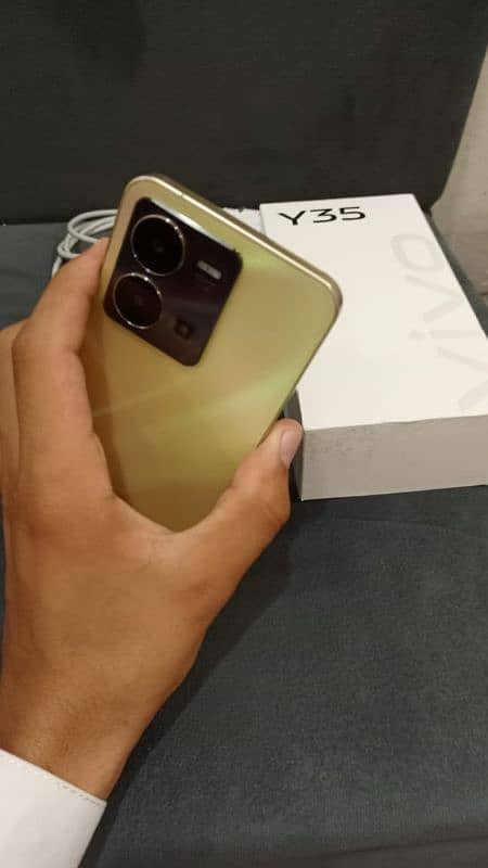 mobile : vivo y35 1