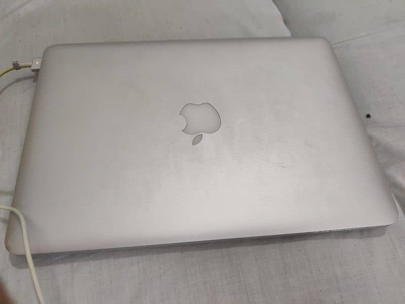 Apple MacBook Pro (Late 2013) + Free PSP-2001 Gaming Device! 4