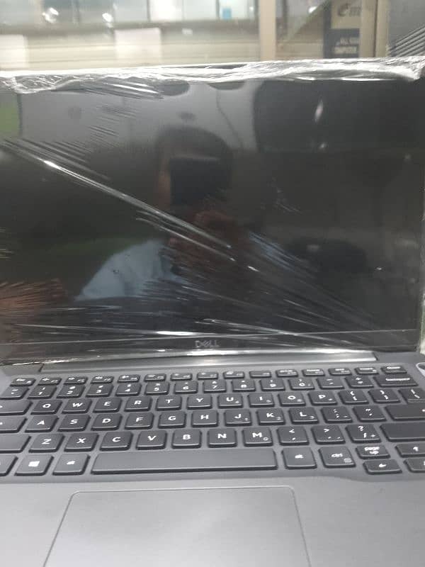 Dell 7400 Latitude laptop 8/256 gb ssd 1