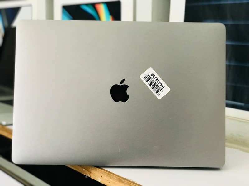 APPLE  MACBOOK PRO 2017 CI7 16/512GB 4GB GC 15" RETINA DISPLAY 1