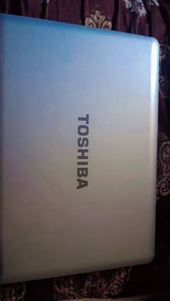 Toshiba AMD 3 loptop 4/BG /128 SSD