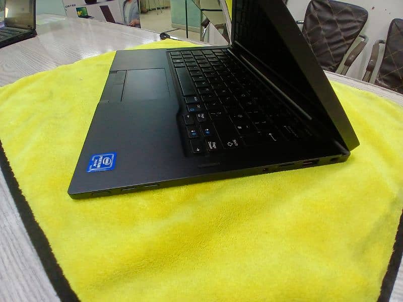 Dell latitude 7390 2 in 1 4