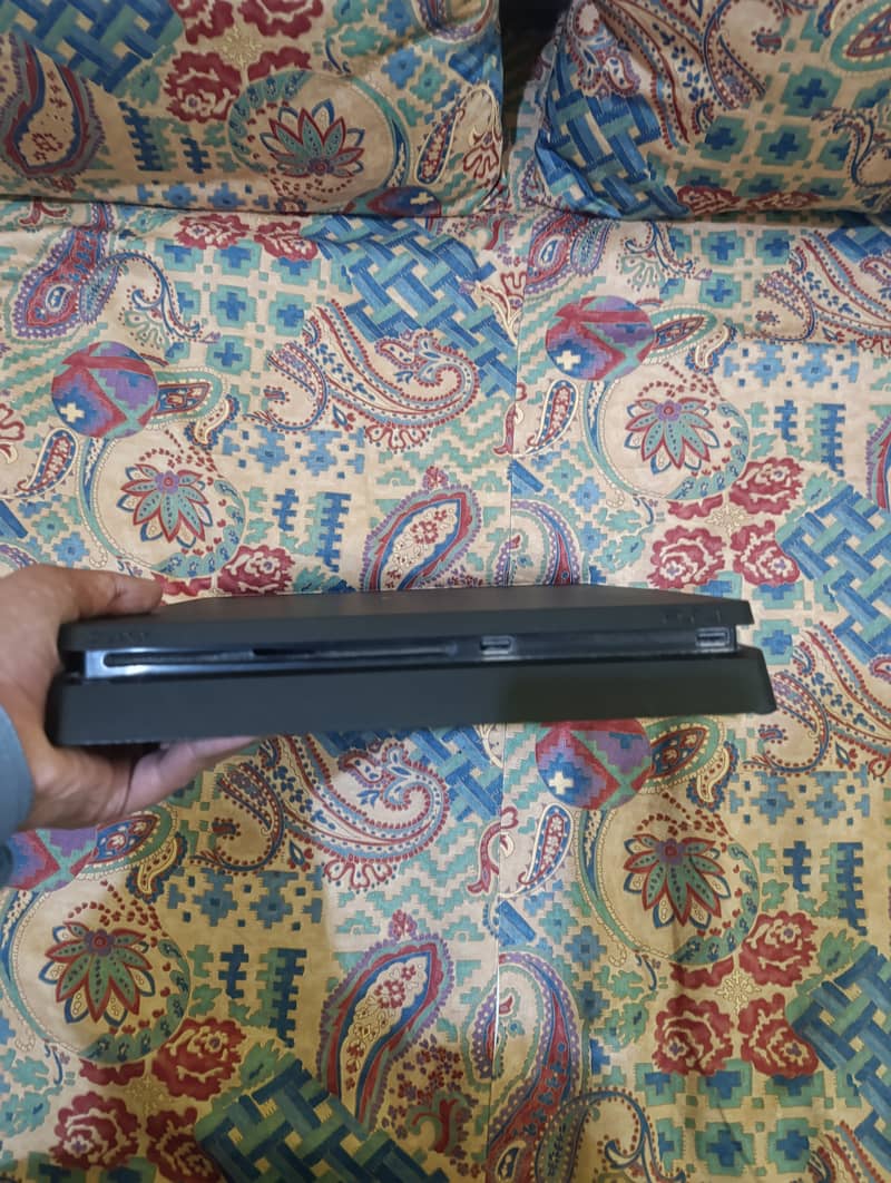 Ps4 slim 12.00 model 500gb 10 by 10 condition with out box 5