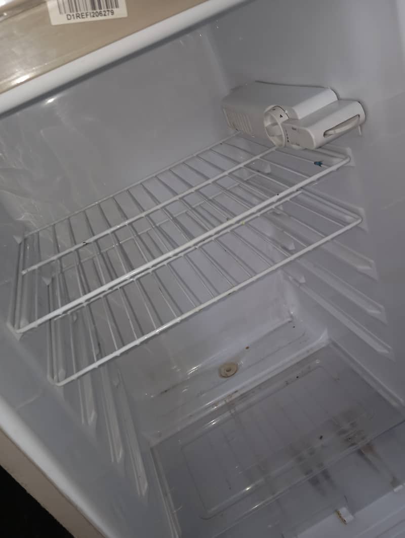 Dawlance Refrigerator Full New Condition And 9 Years Warranty 5