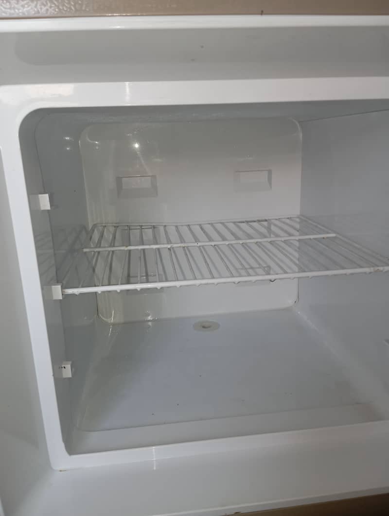 Dawlance Refrigerator Full New Condition And 9 Years Warranty 9