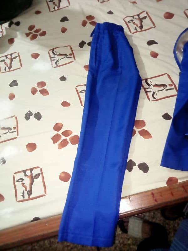 3 pcs suit  ( pant size 32 ) ( coat length 24 ) ( sleeves size 20) 1