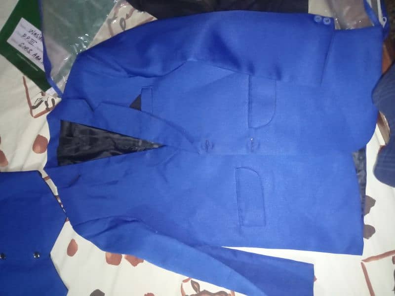 3 pcs suit  ( pant size 32 ) ( coat length 24 ) ( sleeves size 20) 5