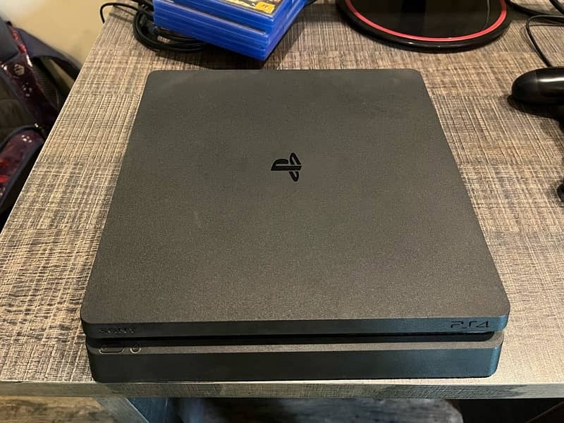 PS4 slim 1Tb with 2 controllers 3