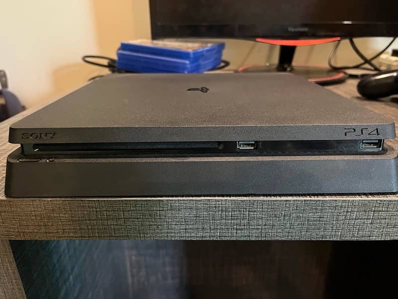 PS4 slim 1Tb with 2 controllers 4