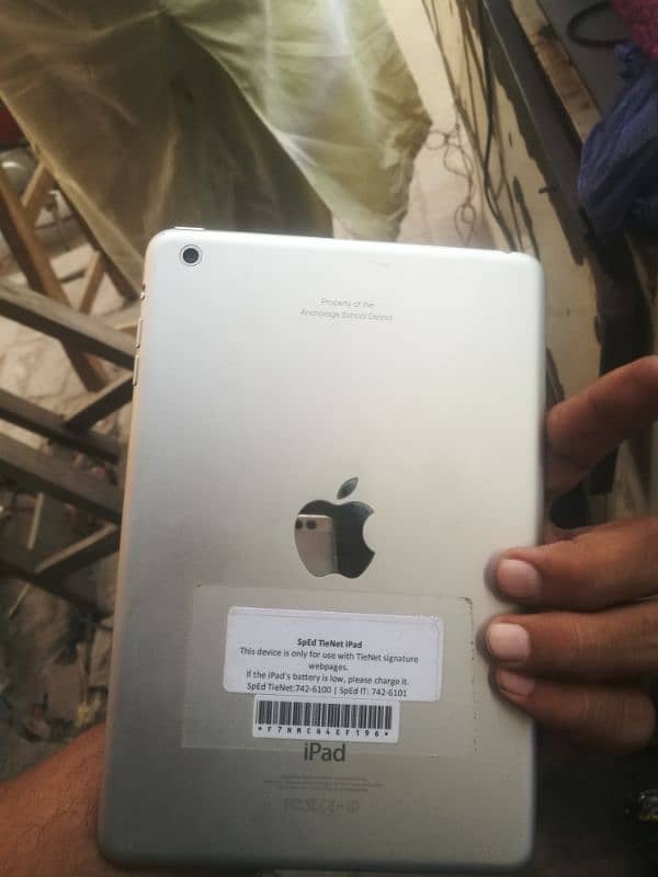 ipad Mini 1 condition 10 by 10 satorage 16 Gp . . . 03466208070 0