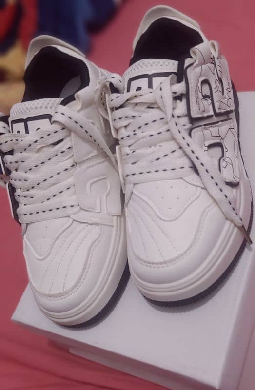 White Amazing New Sneaker 3