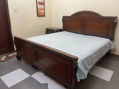 Used Bed & dressing (wooden)