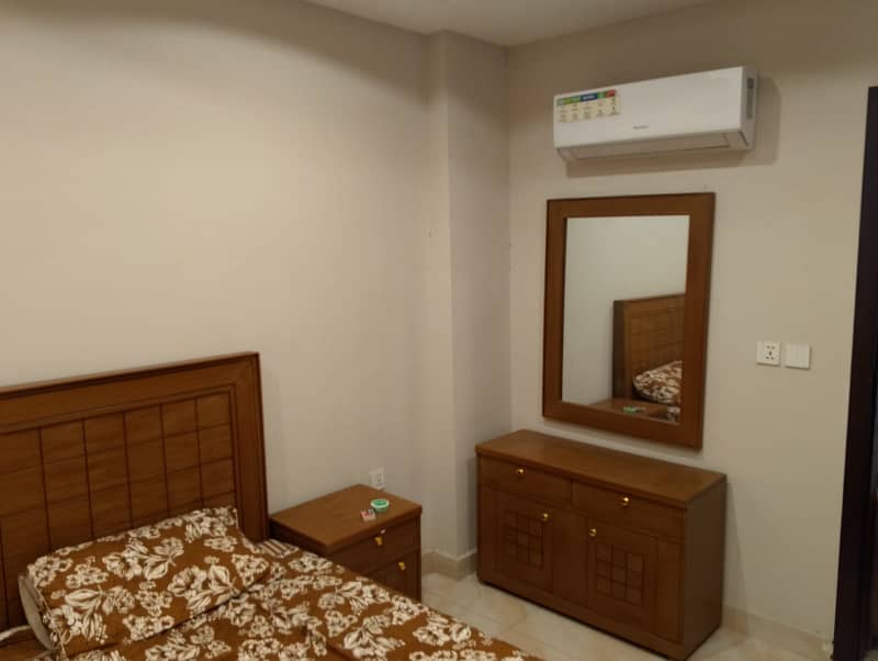 1 bedroom full furnished apartment for rent in sector C near to talwar chock and grand masjid bahria town lahore 8