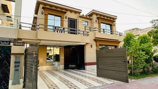 10 Marla House For Rent With Gas Near To Talwar Chowk In SECTOR C Any Blocks Bahria Town Lahore 0